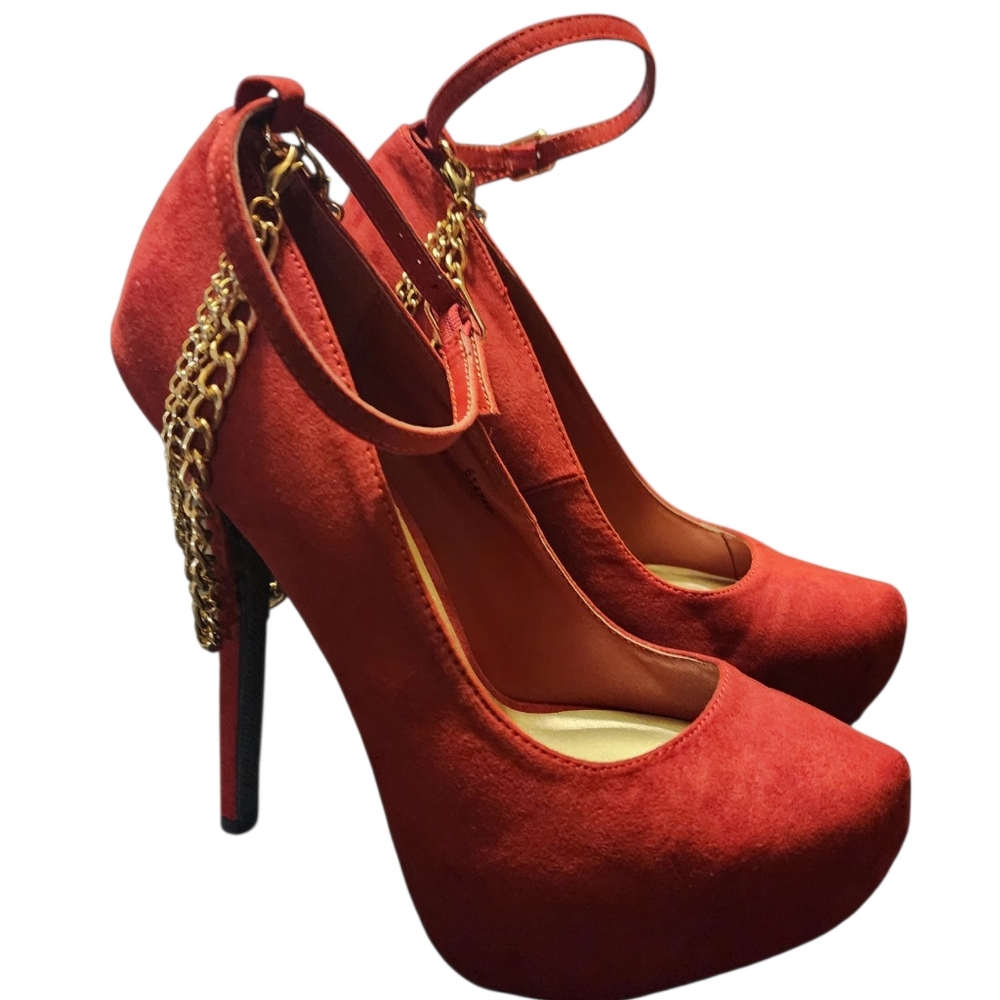 NWT Red Heels With Gold Chain Accent Size 8